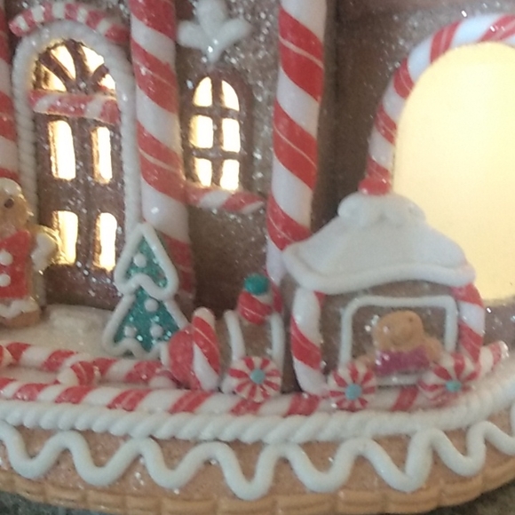 Large Lighted Gingerbread House Tower Castle - Picture 8 of 10